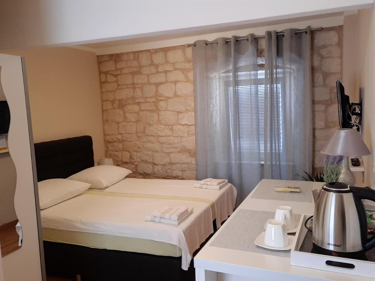 Carol Rooms Trogir Dış mekan fotoğraf